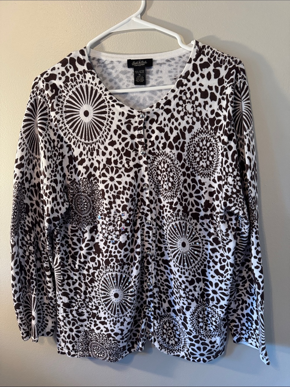 Peck & Peck Black and White Floral-Print Long Sleeve Top with Embellishment